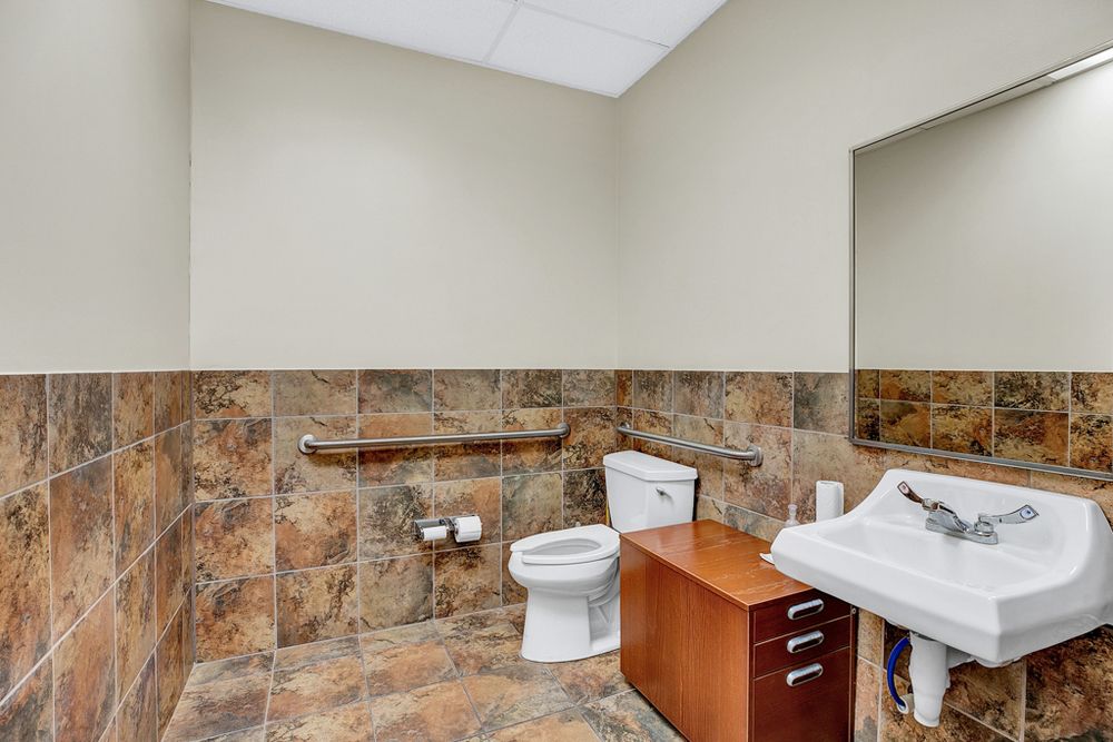 Retail For Sale: 1555 N Business Ih 35, New Braunfels, TX 78130